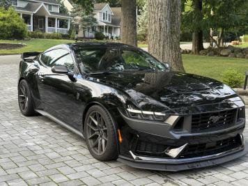 2024 ford mustang Dark Horse in Black - Front Three-Quarter View - BidGoDrive Inventory