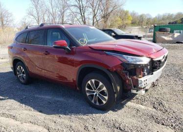 Salvage 2022 Toyota Highlander XLE