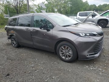 Salvage 2024 Toyota Sienna XLE