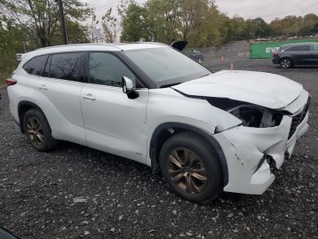 Salvage 2022 Toyota Highlander HYBRID XLE