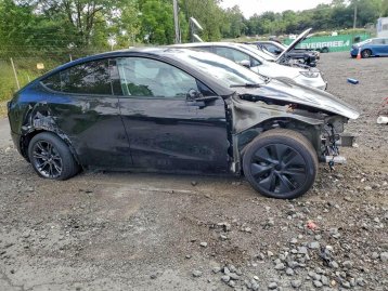 Salvage 2025 Tesla Model Y 