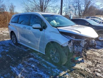 Salvage 2024 Toyota Sienna XLE