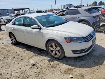Salvage 2013 Volkswagen Passat SE