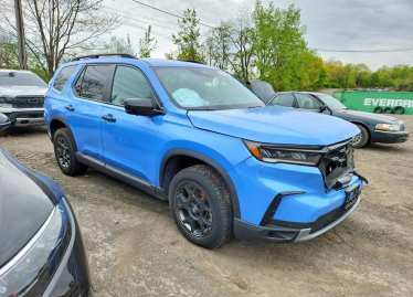 Salvage 2025 Honda Pilot TRAILSPORT