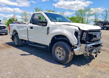 Salvage 2021 Ford F350 