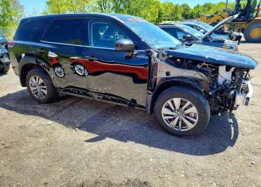 Salvage 2025 Nissan Pathfinder 