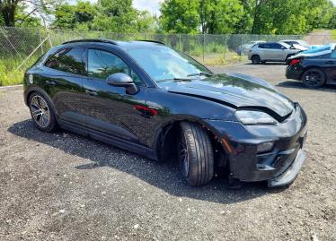 Salvage 2025 Porsche Macan 4S