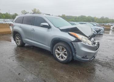 Salvage 2015 Toyota Highlander XLE