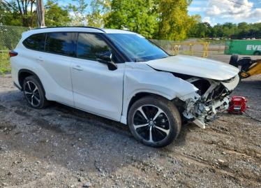 Salvage 2022 Toyota Highlander XSE