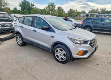 Salvage 2019 Ford Escape 