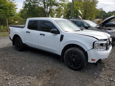 Salvage 2024 Ford Maverick XL - White PickUp - Front Three-Quarter View