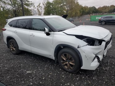 Salvage 2022 Toyota Highlander HYBRID XLE - White SUV - Front Three-Quarter View