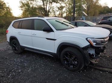 Salvage 2025 Volkswagen Atlas PEAK EDITION SE - White SUV - Front Three-Quarter View