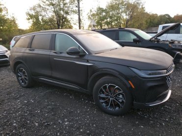 Salvage 2025 Lincoln Nautilus PREMIERE - Black SUV - Front Three-Quarter View