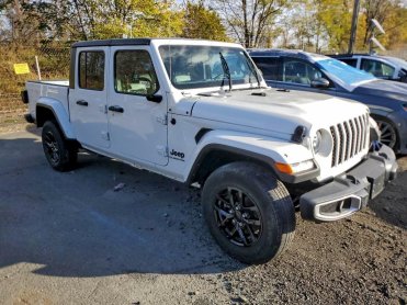 Salvage 2022 Jeep Gladiator  - White PickUp - Front Three-Quarter View