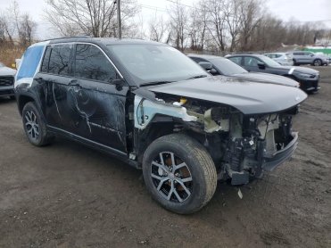 Salvage 2025 Jeep GRAND CHEROKEE LIMITED - Black SUV - Front Three-Quarter View