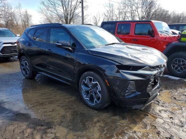 Salvage 2022 Chevrolet Blazer RS - Black SUV - Front Three-Quarter View