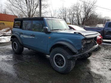 Salvage 2022 Ford Bronco BADLANDS - Blue SUV - Front Three-Quarter View