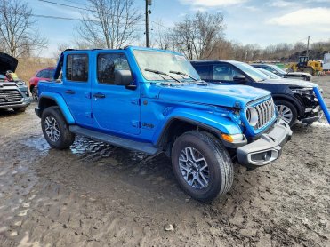 Powypadkowy 2025 Jeep Wrangler SAHARA - Blue SUV - Front Three-Quarter View