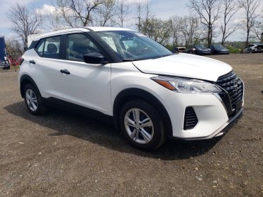 Salvage 2025 Nissan Kicks PLAY S - White HatchBack - Front Three-Quarter View