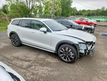 2026 Volvo V60 CROSS COUNTRY ULTRA in White - Front Three-Quarter View - BidGoDrive Inventory