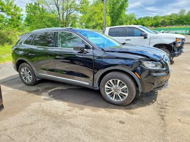 2023 Lincoln Nautilus  in Black - Front Three-Quarter View - BidGoDrive Inventory