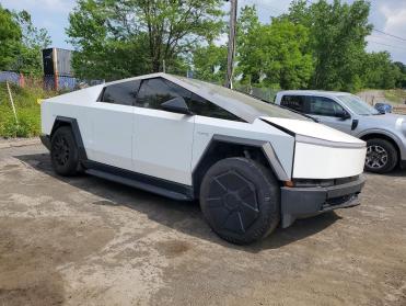 Powypadkowy 2024 Tesla Cybertruck  - White SUV - Front Three-Quarter View