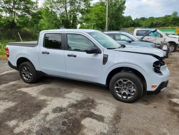 Salvage 2025 Ford Maverick XLT - White PickUp - Front Three-Quarter View