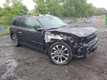 2023 Jeep Grand Cherokee OVERLAND in Black - Front Three-Quarter View - BidGoDrive Inventory