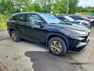 2023 Toyota Highlander HYBRID BRONZE EDITION in Black - Front Three-Quarter View - BidGoDrive Inventory