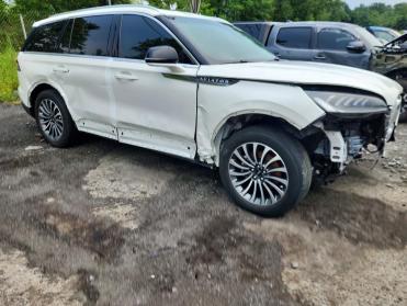 2023 Lincoln Aviator  in White - Front Three-Quarter View - BidGoDrive Inventory