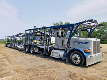 2007 Peterbilt 379  in Gray - Front Three-Quarter View - BidGoDrive Inventory