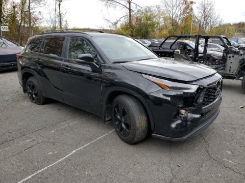 2024 Toyota Highlander HYBRID XLE in Black - Front Three-Quarter View - BidGoDrive Inventory