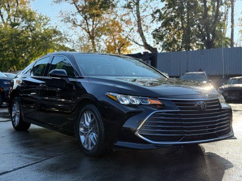 2019 Toyota Avalon XLE in Blue - Front Three-Quarter View - BidGoDrive Inventory
