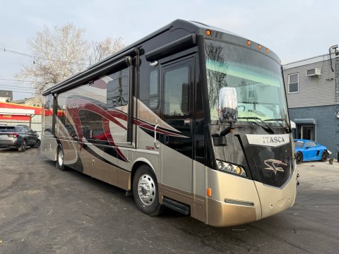2014 ITSCA MERIDIAN  in Two Tone - Front Three-Quarter View - BidGoDrive Inventory