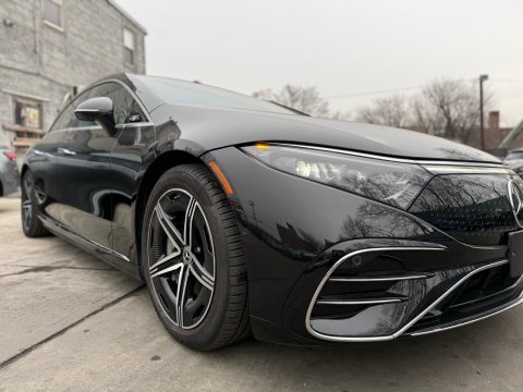 2023 Mercedes-benz EQS 580 4Matic in Black - Front Three-Quarter View - BidGoDrive Inventory