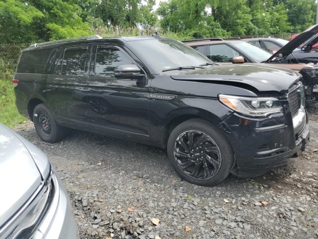 Salvage 2023 Lincoln Navigator L  in Black