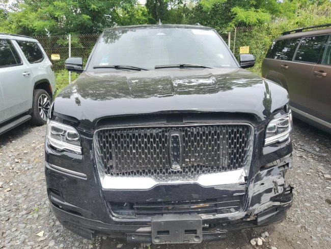 Salvage 2023 Lincoln Navigator L  in Black