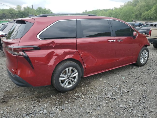 Salvage 2025 Toyota Sienna Xle in Burgundy