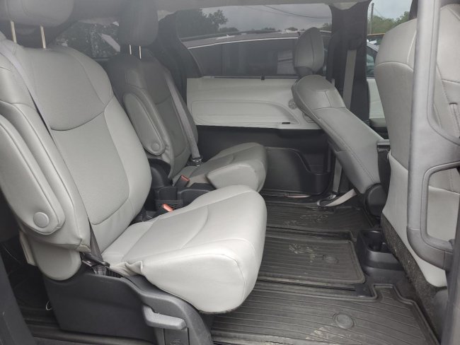 Salvage 2025 Toyota Sienna Xle in Burgundy