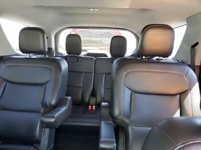 Salvage 2021 Ford Explorer Xlt in Gray
