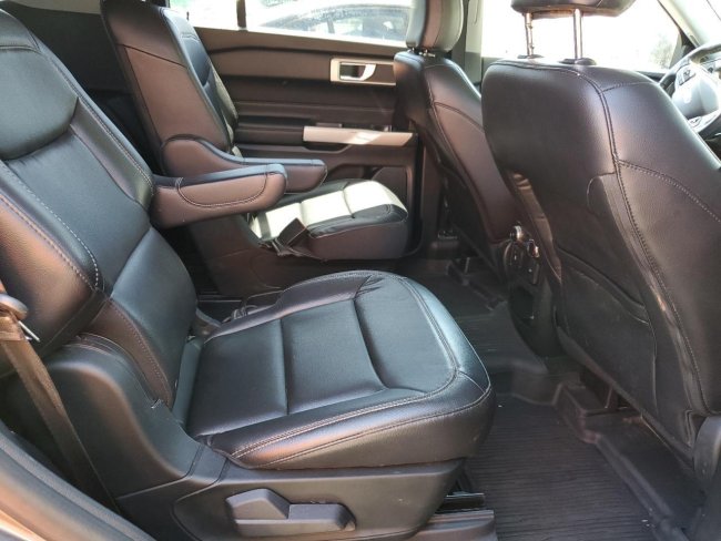 Salvage 2021 Ford Explorer Xlt in Gray