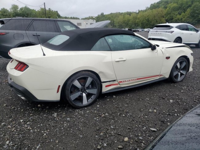 Salvage 2025 Ford Mustang Gt in White