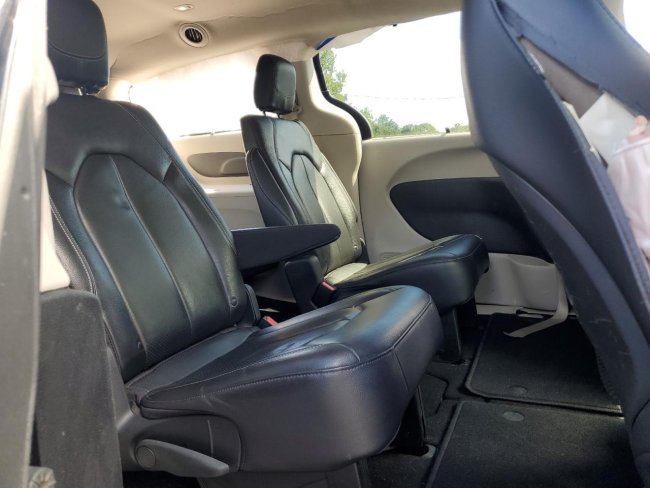 Salvage 2022 Chrysler Pacifica Touring L in Blue