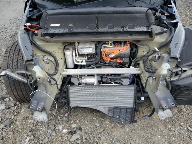 Salvage 2025 Tesla Model Y  in Black