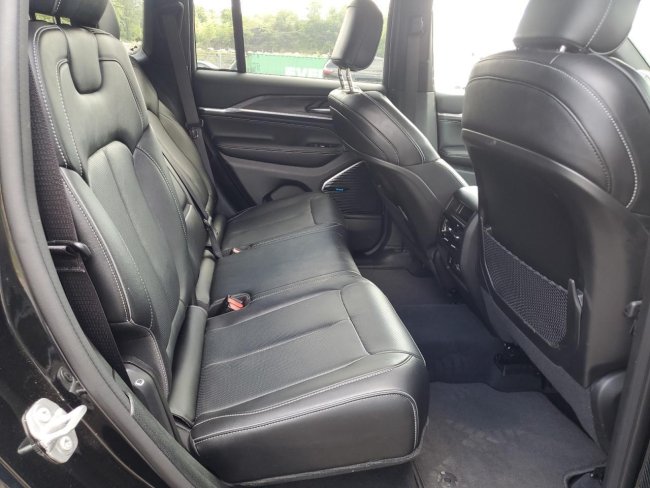 Salvage 2022 Jeep Grand Cherokee Overland in Black