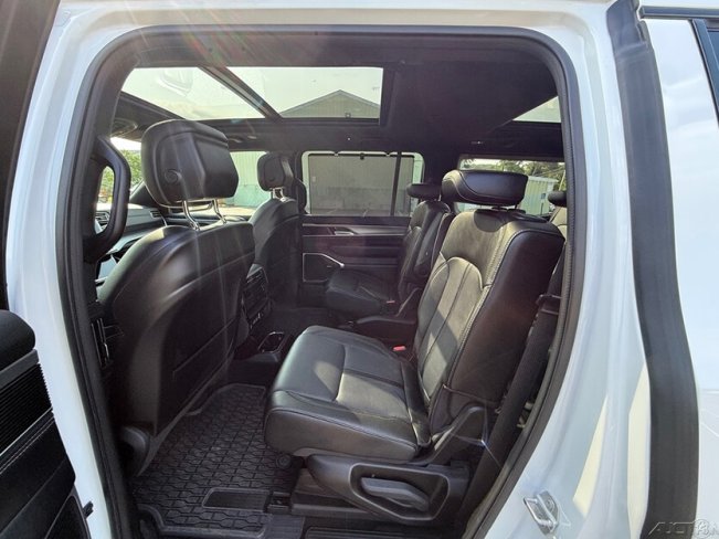 Salvage 2024 Jeep Wagoneer Series Ii in White