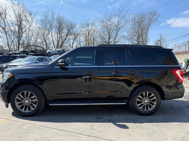 Salvage 2021 Ford Expedition Xlt in Black