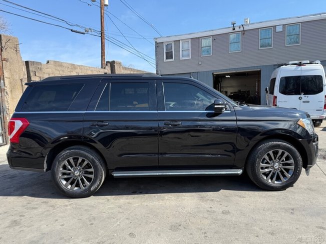 Salvage 2021 Ford Expedition Xlt in Black