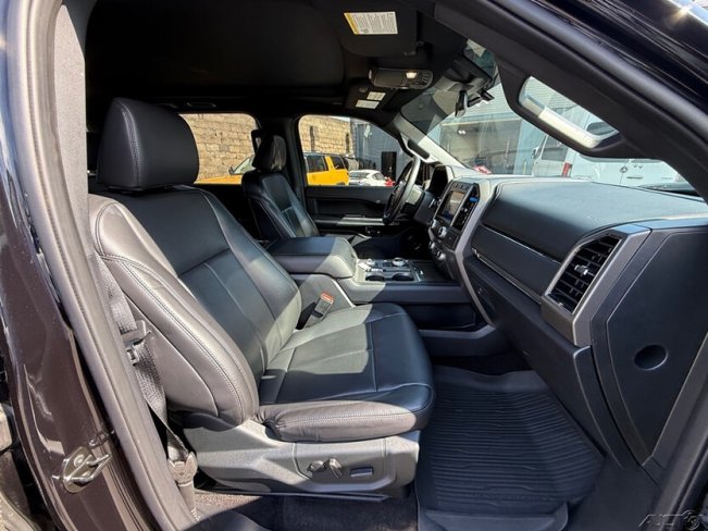Salvage 2021 Ford Expedition Xlt in Black